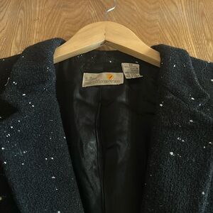 80s Liz Claiborne wool blazer in black and nubby white w/shoulder pads. Size 12